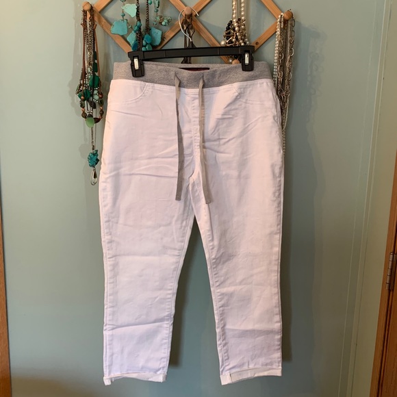 WHITE DRAW STRING COTTON BLEND LARGE CAPRI PANT